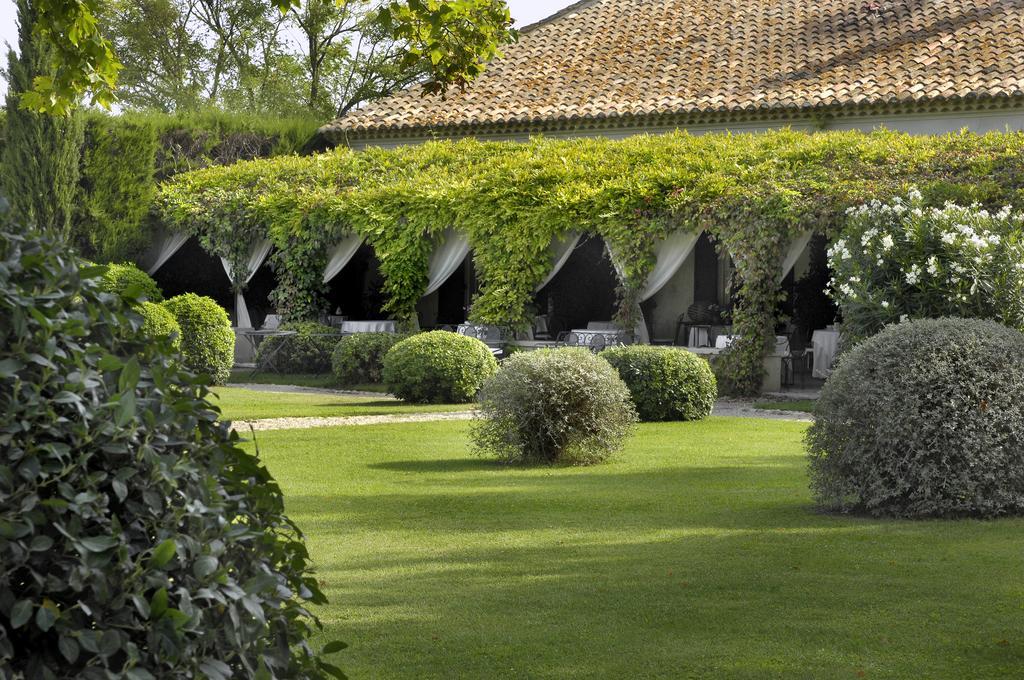Le Mas De Peint - Hotel Et Restaurant Арл Екстериор снимка